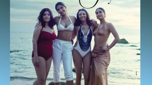 Kareena Kapoor hot in bikini with her friends
