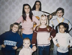Young Katrina Kaif with her brothers and sisters